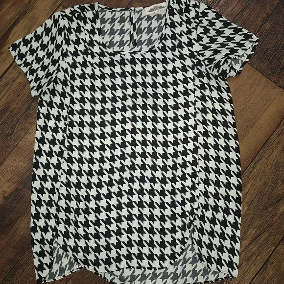 Black and White Houndstooth Women's Top - Picture 5 of 5